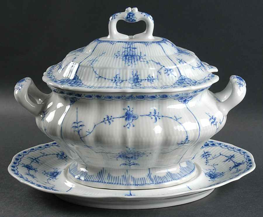 Blue Fjord (Scalloped) Tureen & Lid w/Underplate by Lipper & Mann (L & M)-1