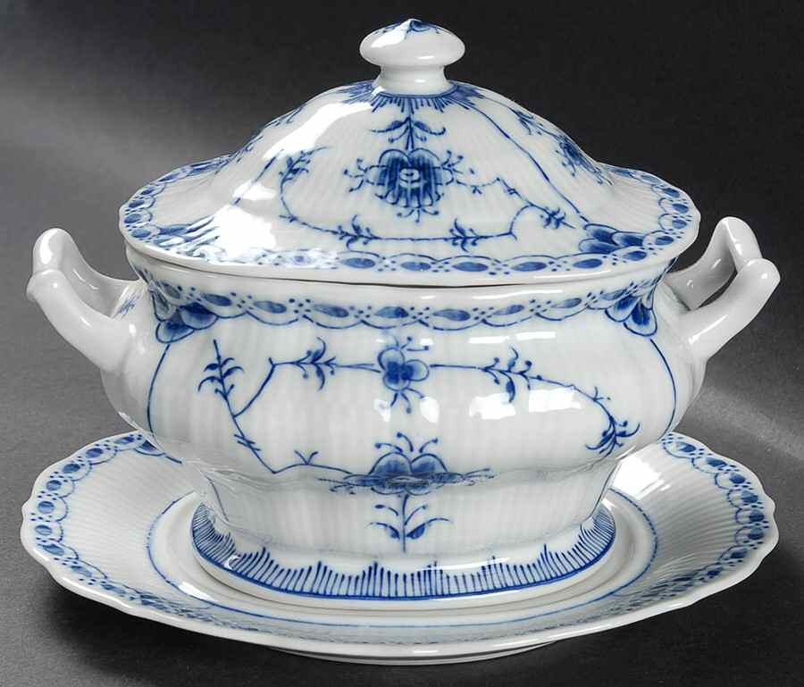 Blue Fjord (Scalloped) Sauce Boat & Lid with Underplate by Lipper & Mann (L & M)-1