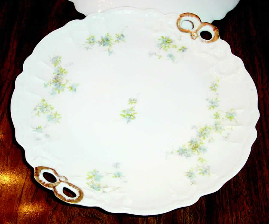 LNT23 Handled Cake Plate by Lanternier-1