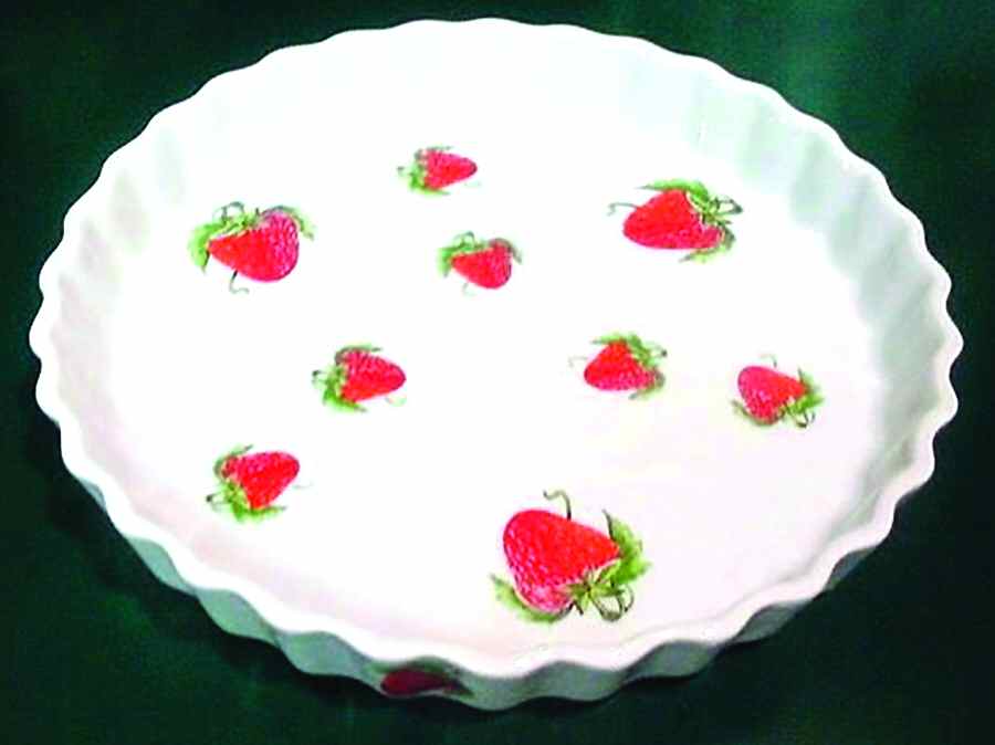 Strawberry 8" Quiche by Louis Lourioux-1