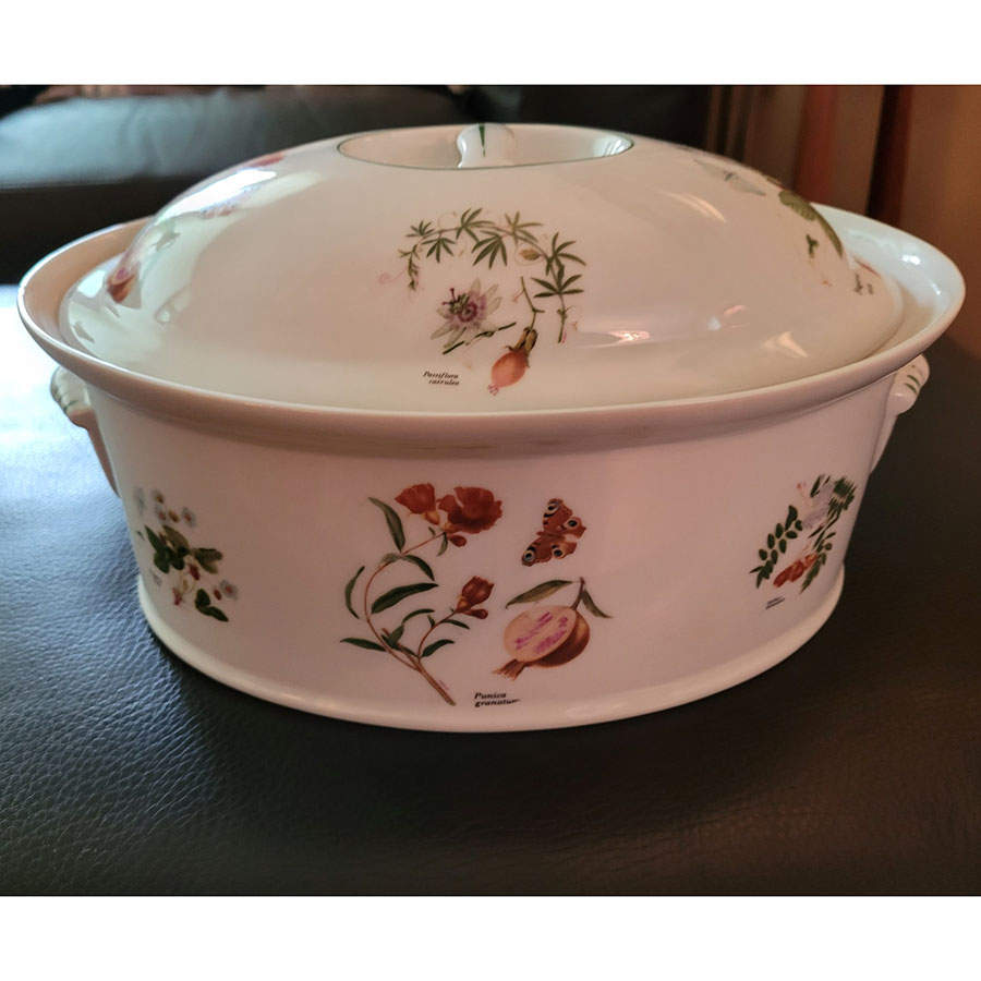 Vesca 2.5 Quart Oval Covered Casserole by Louis Lourioux-1