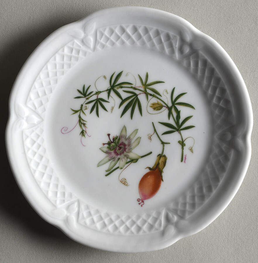 Vesca Canape Plate by Louis Lourioux-1
