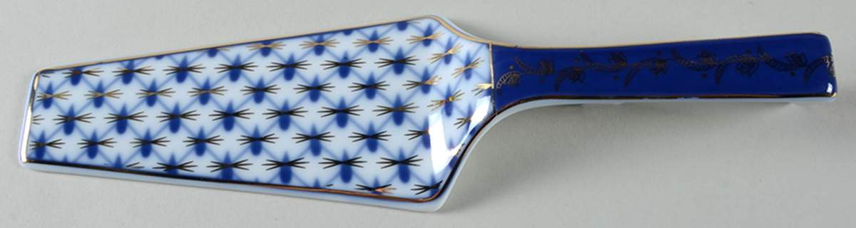 Cobalt Net Solid Ceramic Pie/Cake Server by Lomonosov-1