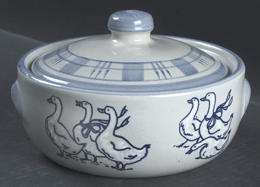 Gaggle of Geese 1 Qt Round Covered Casserole by Louisville-1