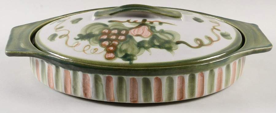 Pear 1.75 Quart Oval Covered Casserole by Louisville-1