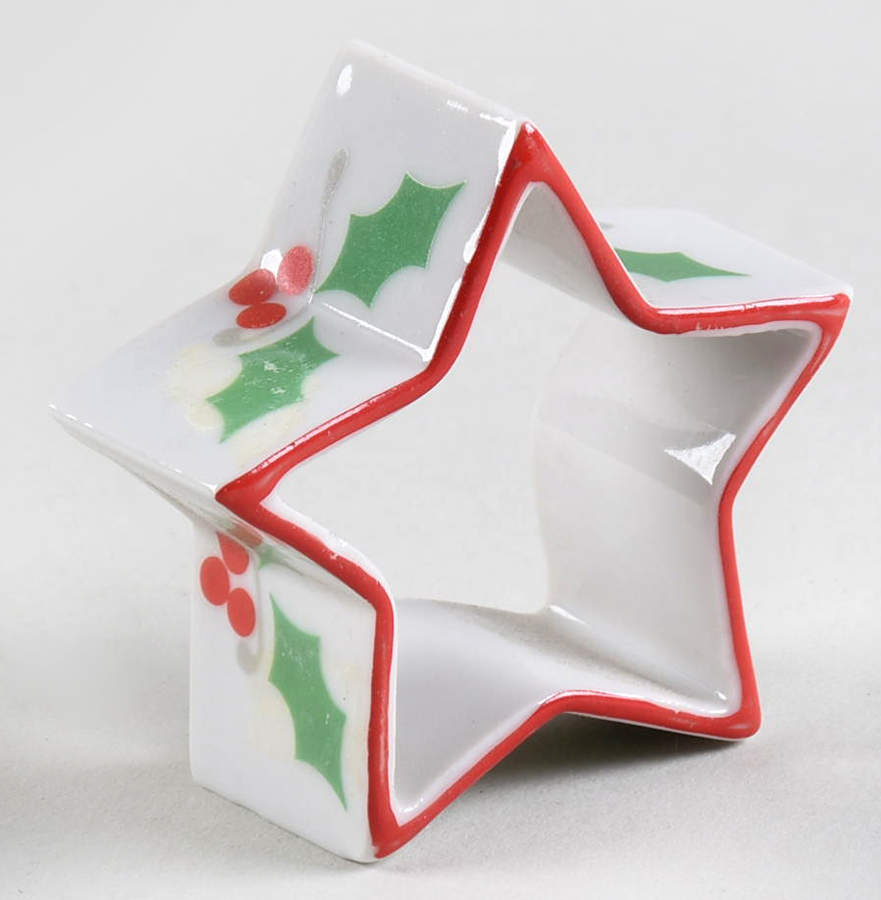 Holiday Garland Napkin Ring by Lillian Vernon-1
