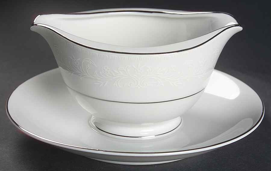 Alencon Gravy Boat with Attached Underplate by Lynnbrooke-1