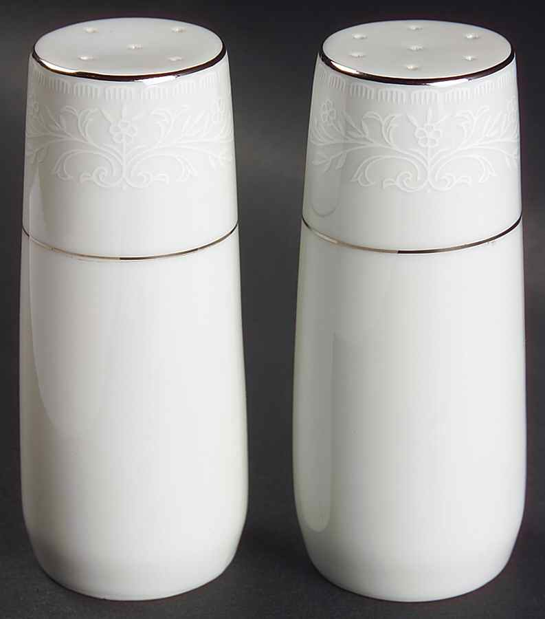 Alencon Salt & Pepper Set by Lynnbrooke-1