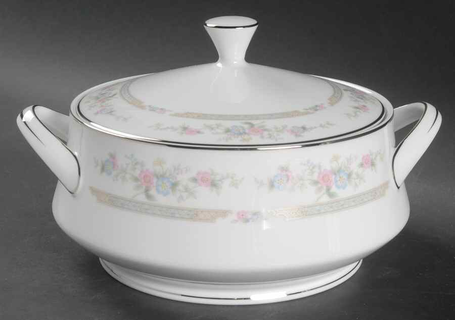 Heritage Round Covered Vegetable by Lynnbrooke-1