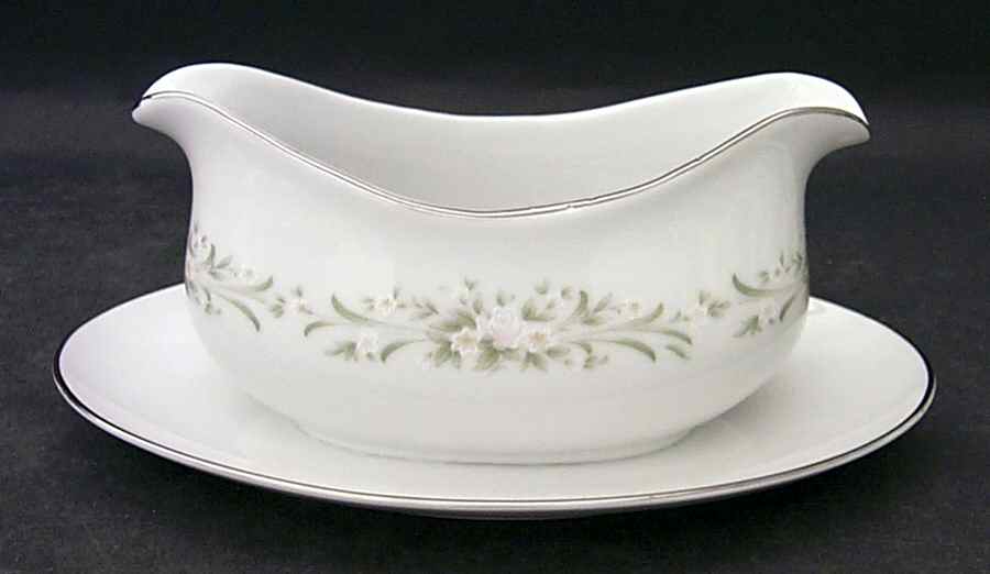 Larksong Gravy Boat with Attached Underplate by Lynnbrooke-1