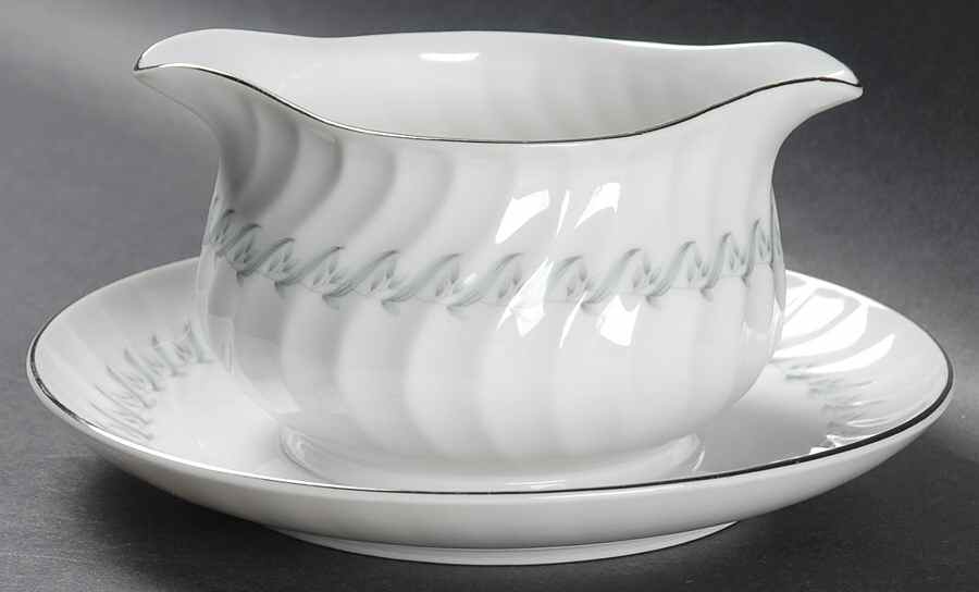 Silouette Round Gravy Boat/Attached Underplate by Lynnbrooke-1