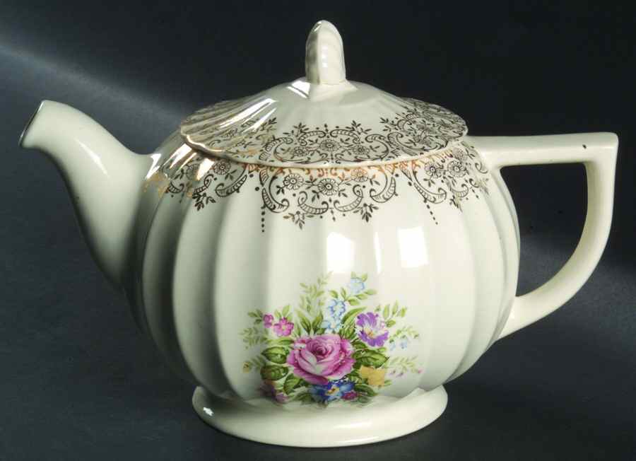 LIA17 Teapot & Lid by Limoges-American-1