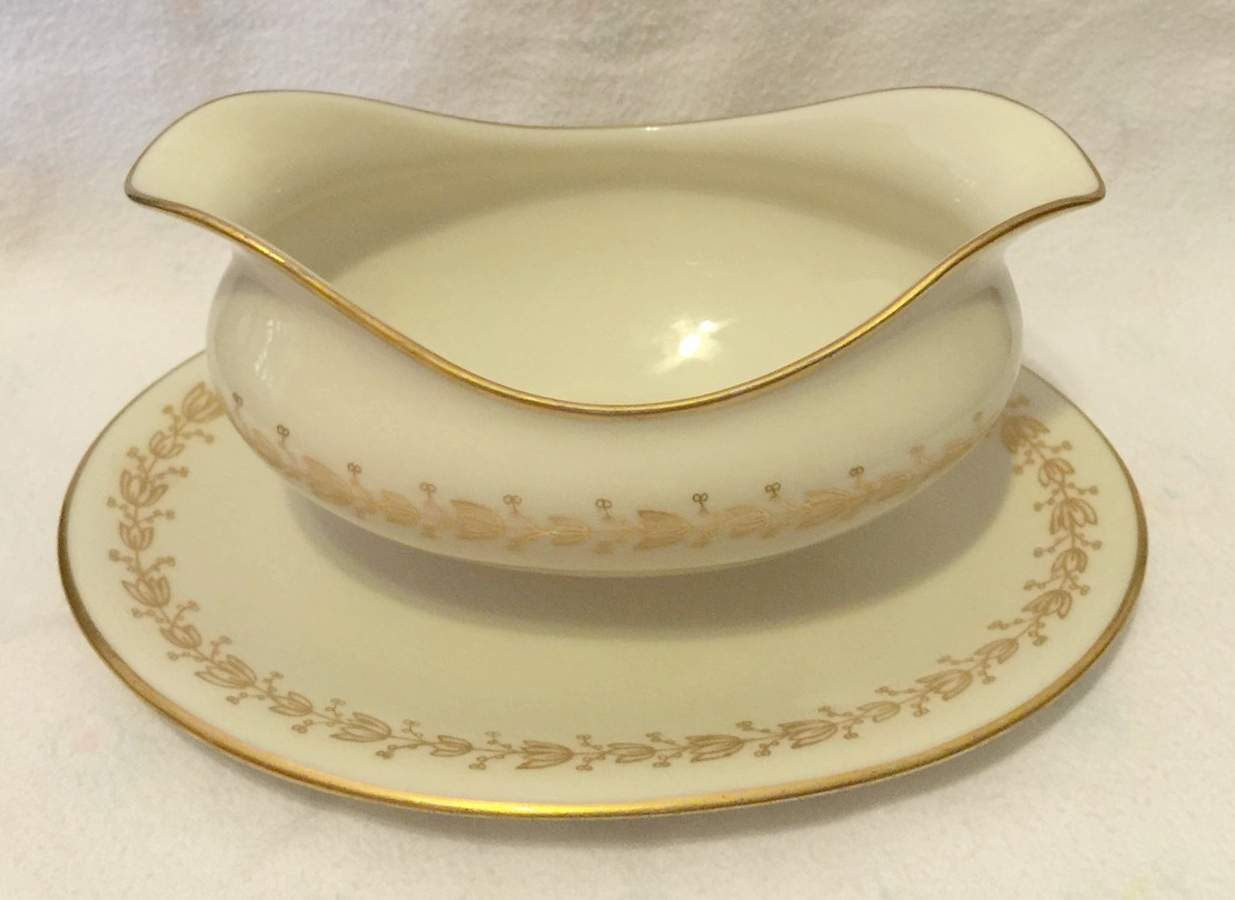 LAM41 Gravy Boat with Attached Underplate by Lamberton-1