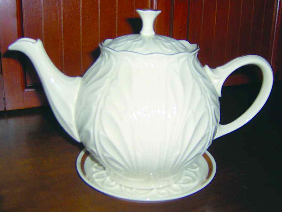 Cottage (Giftware, No Trim) Teapot & Lid by Lenox-1