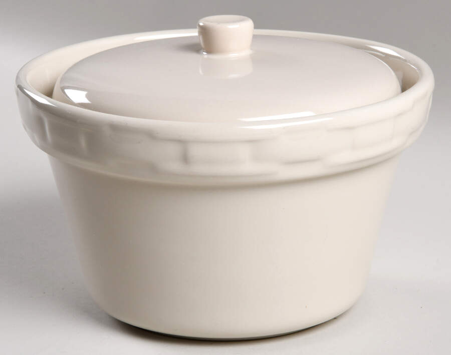 Woven Traditions Ivory 1 Qt Round Covered Casserole by Longaberger-1
