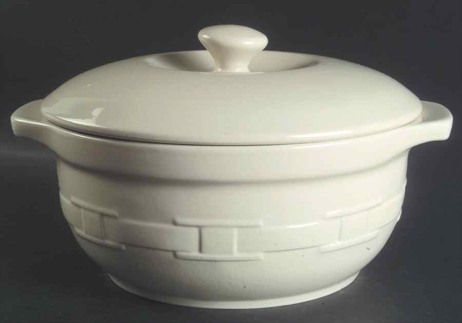Woven Traditions Ivory 4 Quart Round Covered Casserole by Longaberger-1