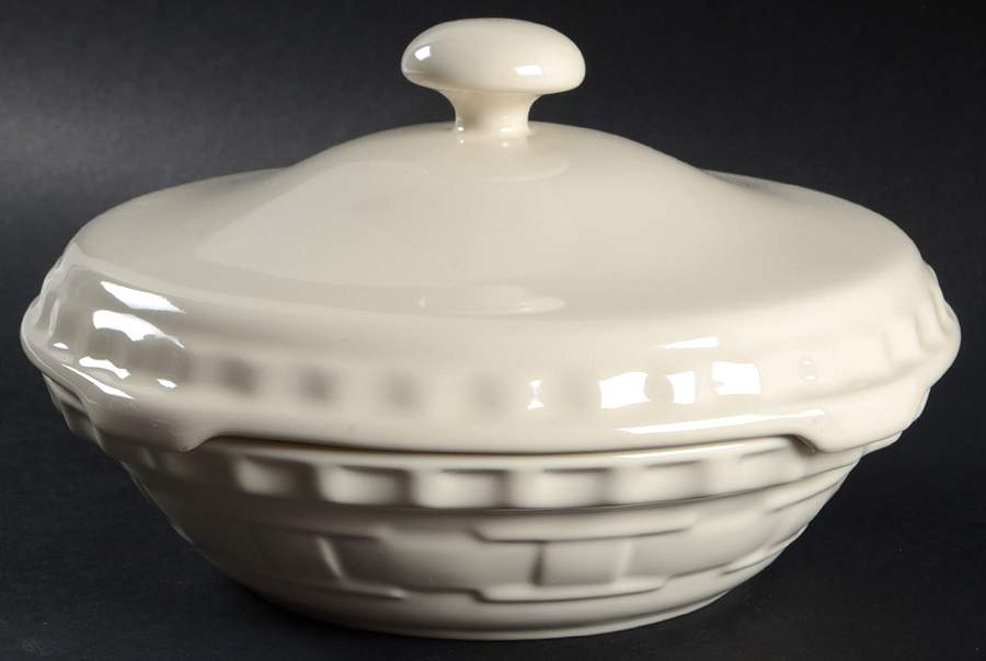 Woven Traditions Ivory 7" Pie Baking Plate & Ceramic Lid by Longaberger-1