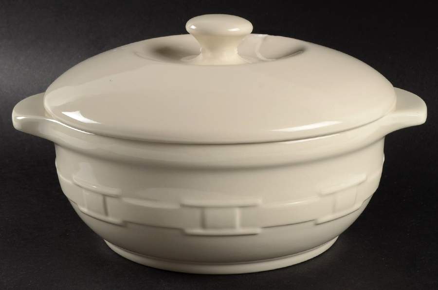 Woven Traditions Ivory 2.5 Qt Round Covered Casserole by Longaberger-1