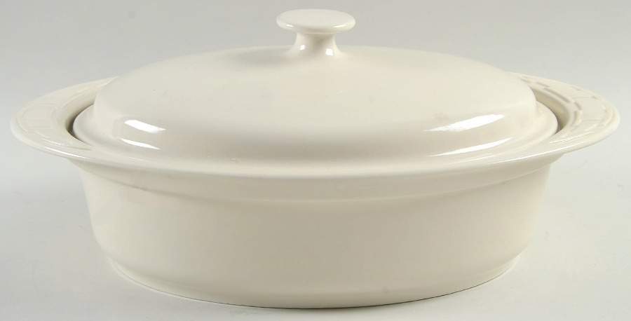 Woven Traditions Ivory 3 Quart Oval Covered Casserole by Longaberger-1