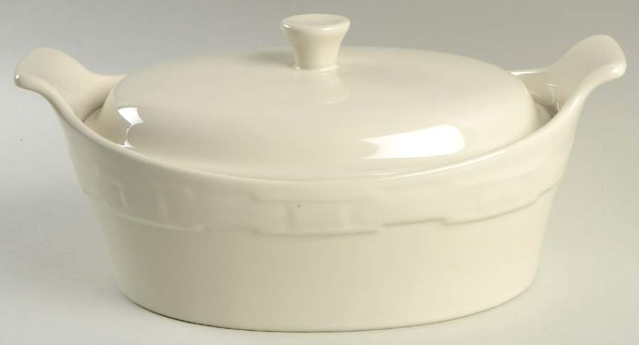 Woven Traditions Ivory 2 Quart Oval Covered Casserole by Longaberger-1