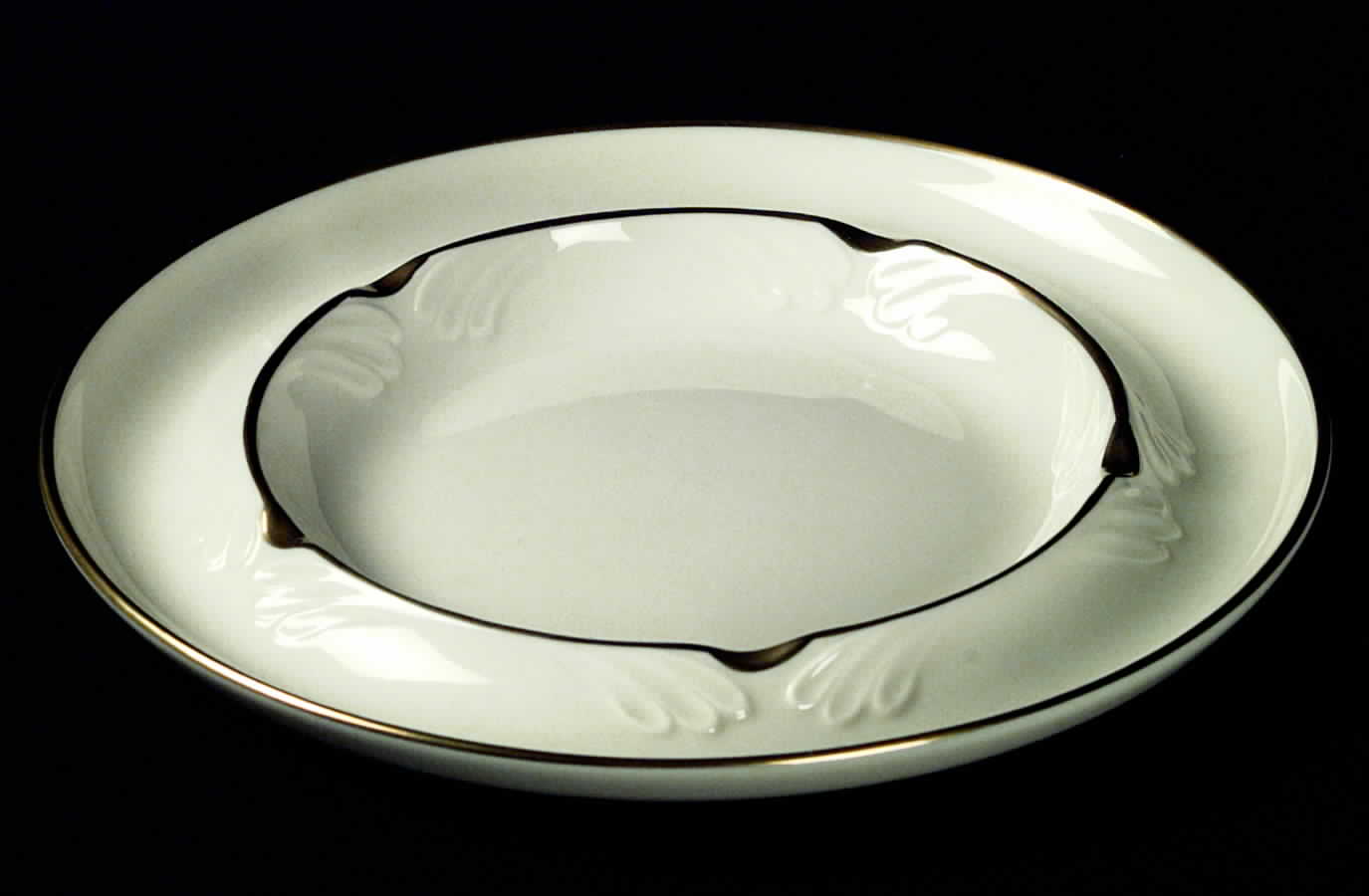 Chandelle Collection 8" Round Ashtray by Lenox-1