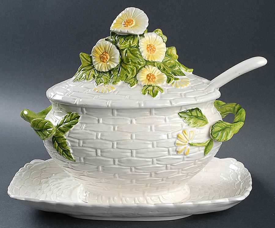 Rustic Daisy Tureen & Lid w/Ladle & Underplate by Lefton-1