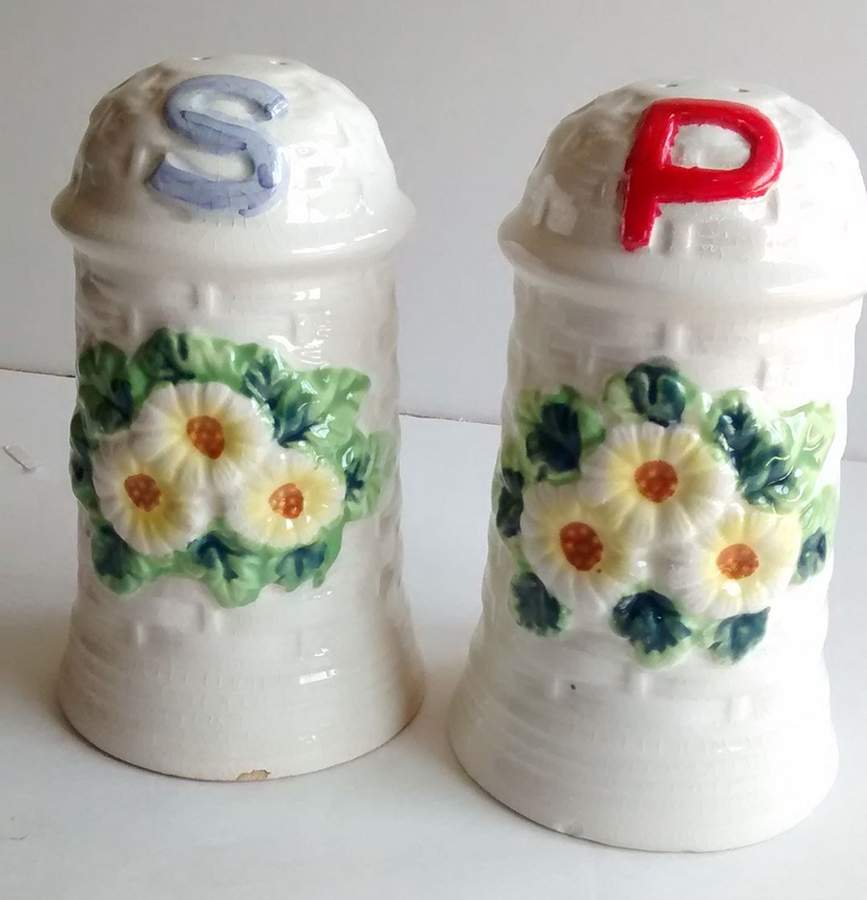 Rustic Daisy Salt & Pepper Set by Lefton-1