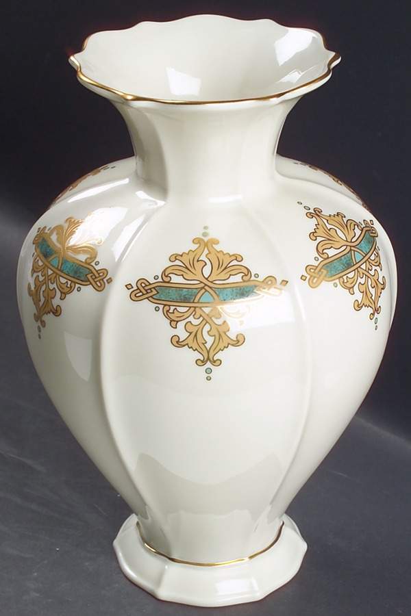 Catalan Collection 7" Vase by Lenox-1