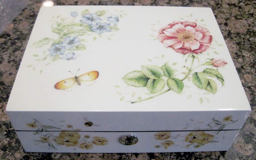 Butterfly Meadow Medium Lacquer Hinged Jewelry Box by Lenox-1
