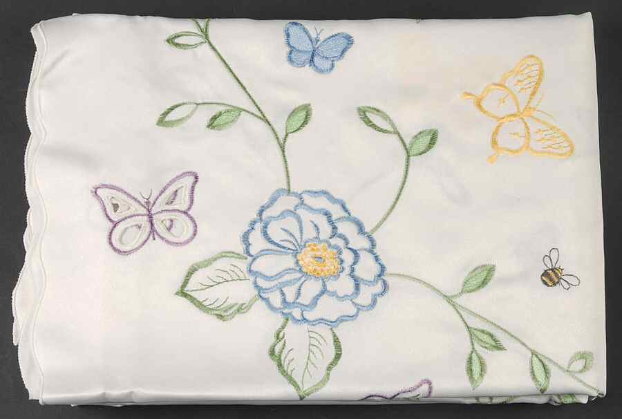 Butterfly Meadow 60" X 102" Oblong Tablecloth by Lenox-1