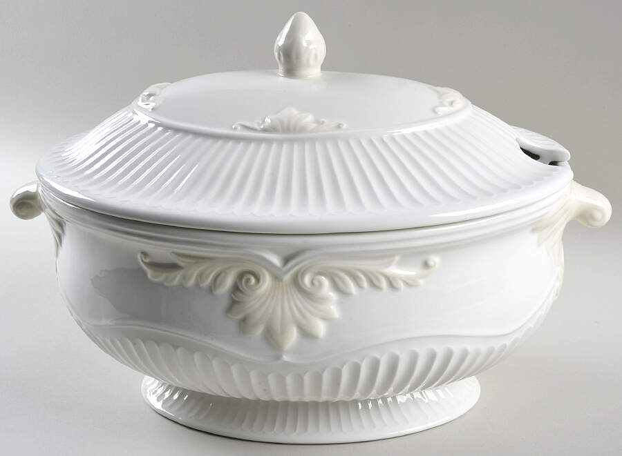Butler's Pantry Oval Tureen & Lid by Lenox-1