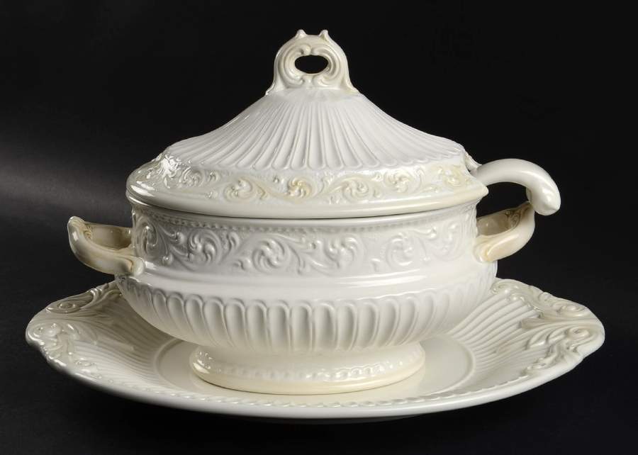 Butler's Pantry Oval Tureen & Lid w/Ladle & Underplate by Lenox-1