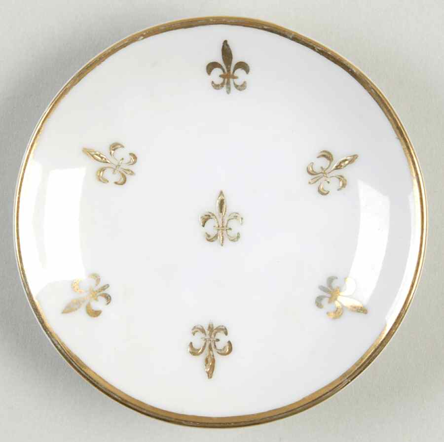 Fleur De Lis (Smooth) Small Ashtray by Lefton-1