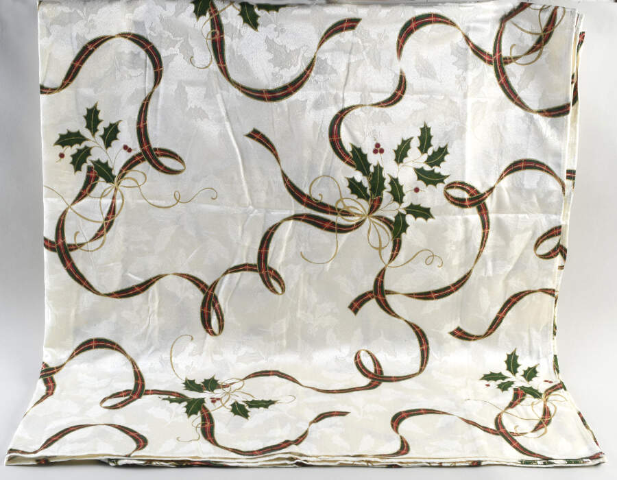 Holiday Nouveau Gold 60" X 84" Oblong Tablecloth by Lenox-1