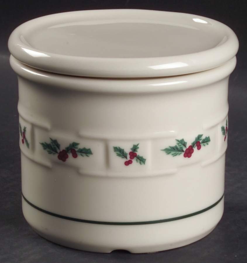 Holly Potpourri Box with Lid by Longaberger-1