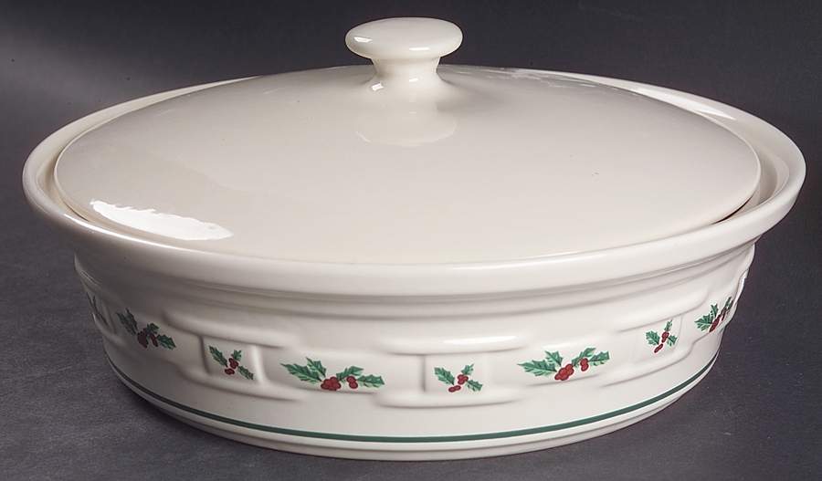 Holly 2.25 Qt Round Covered Casserole by Longaberger-1