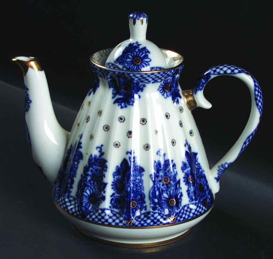 Bridesmaid (Baskets) Teapot & Lid by Lomonosov-1