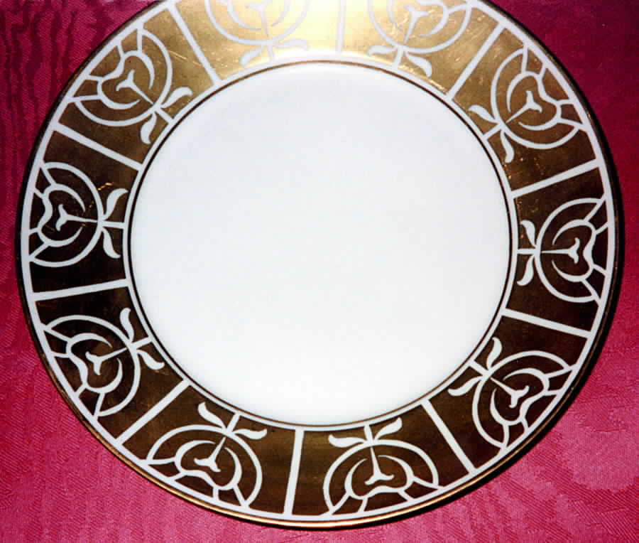 C4D8 Dinner Plate by Comte d'Artois-1