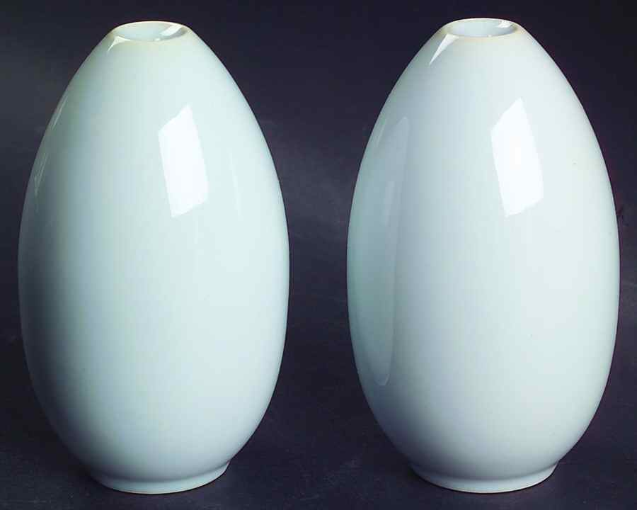 Kyoto White Salt & Pepper Set by Lindt-Stymeist-1