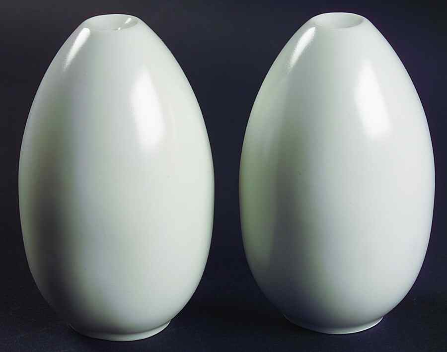 Frost White (Round) Salt & Pepper Set by Lindt-Stymeist-1