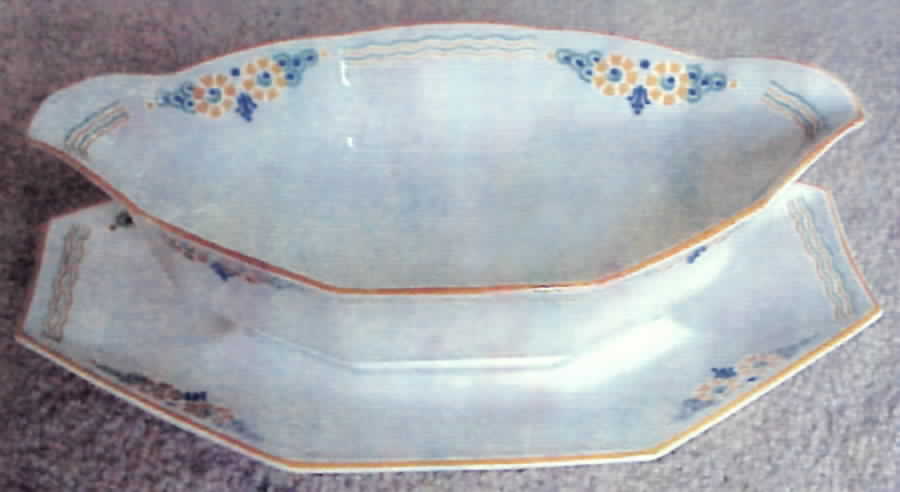 LNT124 Gravy Boat with Attached Underplate by Lanternier-1