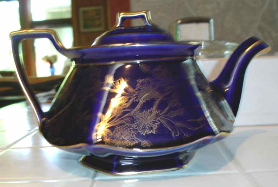 LIA50 Teapot & Lid by Limoges-American-1