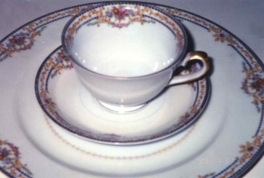 LRL4 Footed Cup & Saucer Set by Laurel (Japan)-1