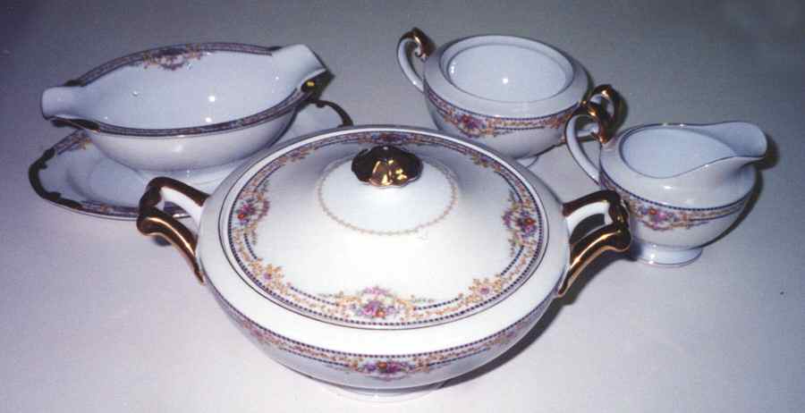 LRL4 Round Covered Vegetable by Laurel (Japan)-1