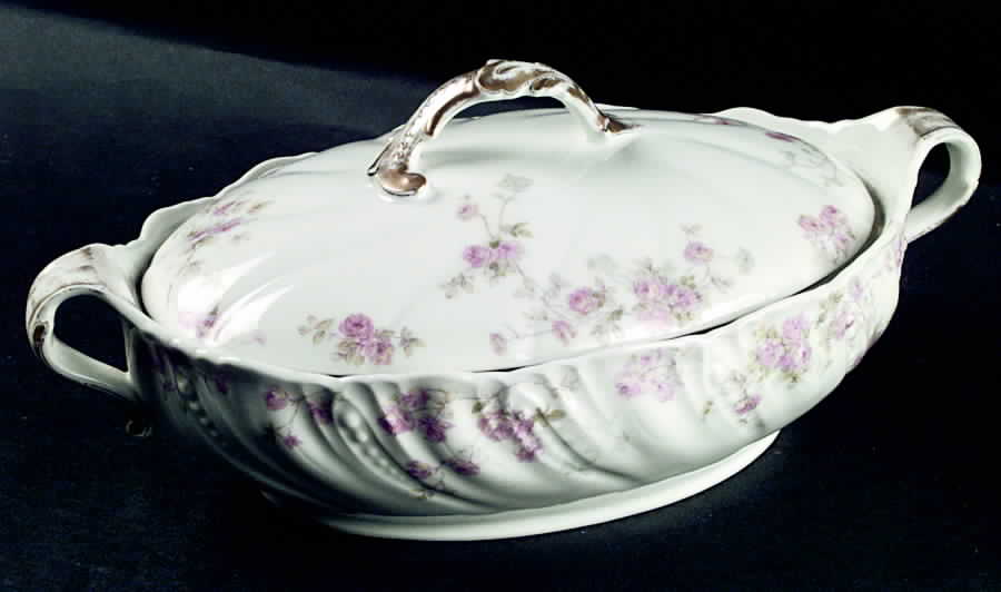 LNT142 Oval Covered Vegetable by Lanternier-1