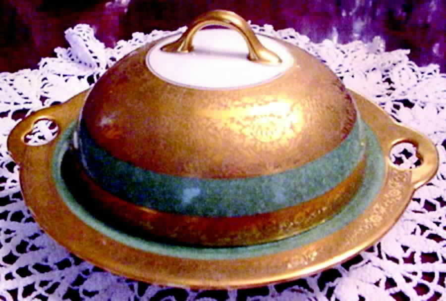 LIM137 Round Covered Butter by Limoges-French-1