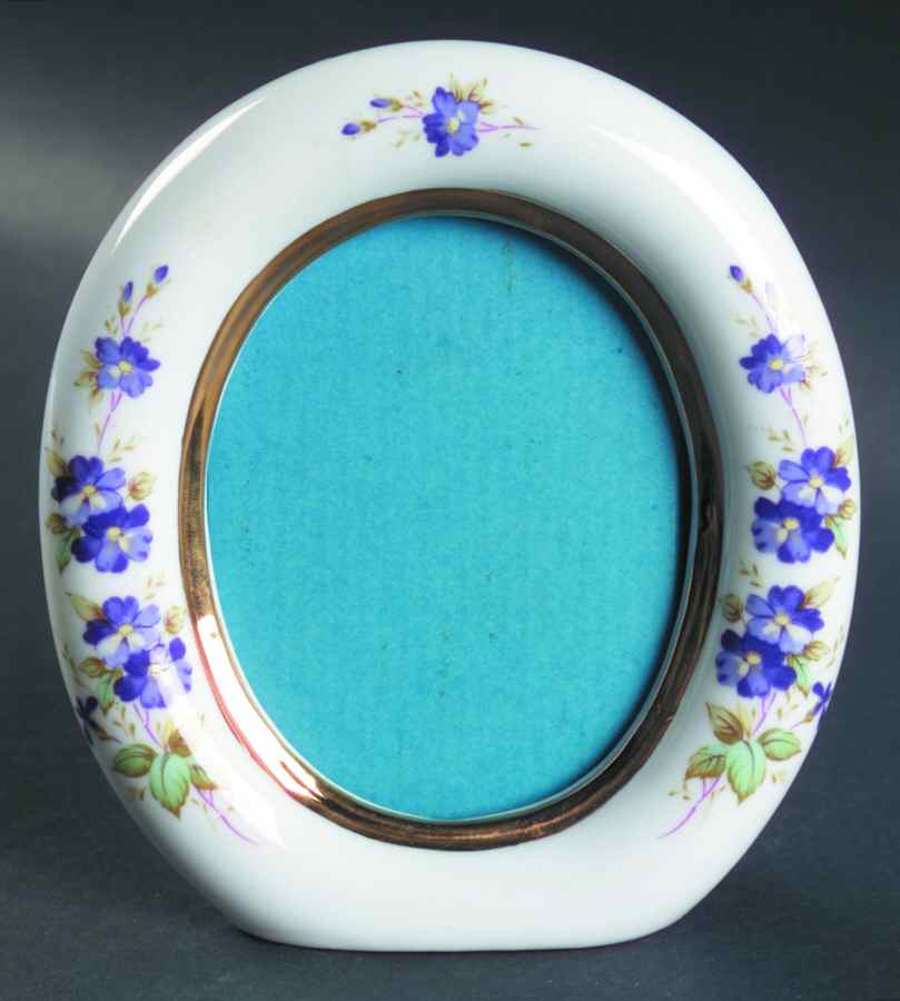 Violette Oval Frame-Holds 3" X 4" by Lefton-1