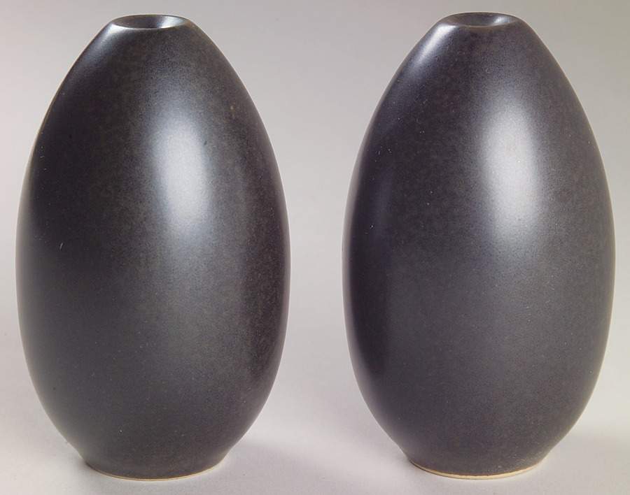 Ebony (Round, No Texture) Salt & Pepper Set by Lindt-Stymeist-1