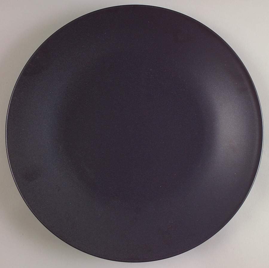 Ebony (Round, No Texture) Dinner Plate by Lindt-Stymeist-1