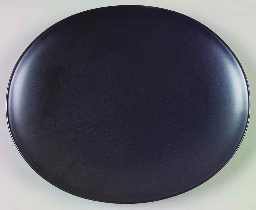 Ebony (Oval) Dinner Plate by Lindt-Stymeist-1